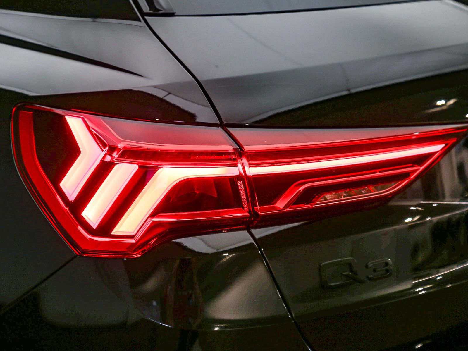 Certified 2025 Audi Q3 2.0T Premium w/ Convenience Package AWD/4WD image 12