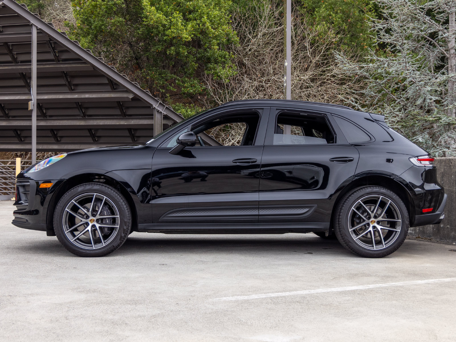 Used 2026 Porsche Macan AWD/4WD image 2