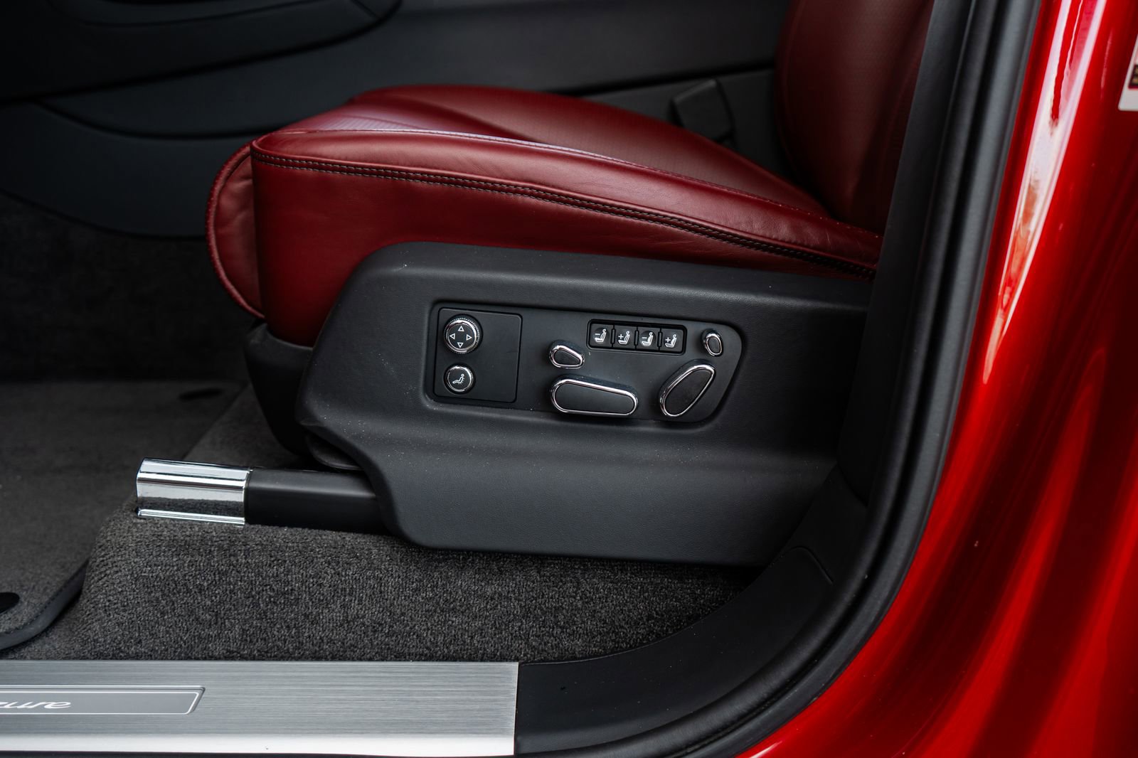 Used 2024 Bentley Bentayga Extended Wheelbase image 30