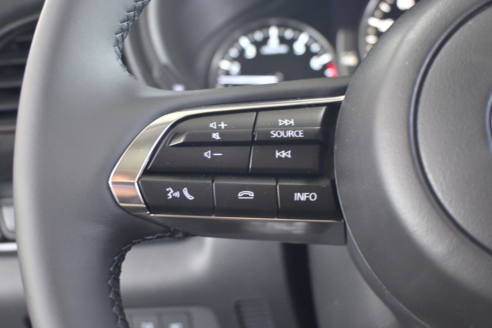 New 2025 MAZDA CX-30 Carbon image 17