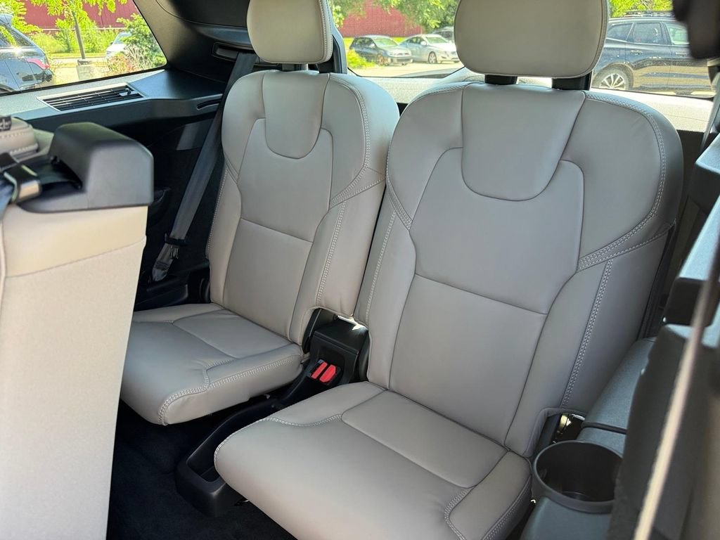 Certified 2025 Volvo XC90 B5 Ultra AWD/4WD image 10