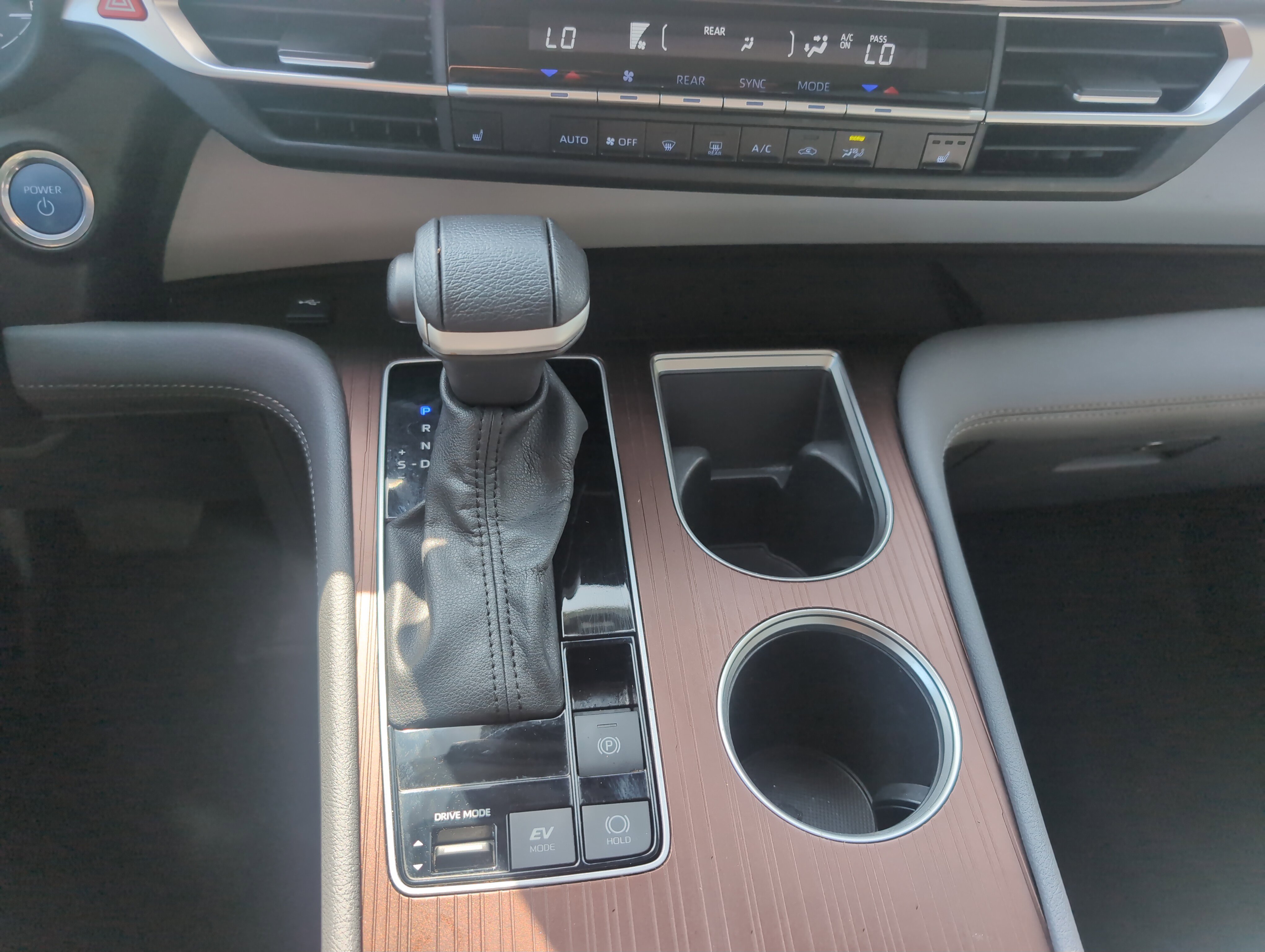 Certified 2024 Toyota Sienna XLE FWD image 26