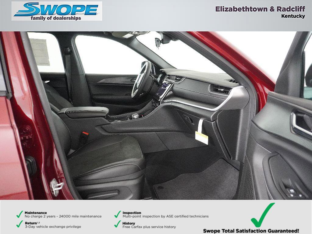 New 2025 Jeep Grand Cherokee L Altitude image 8