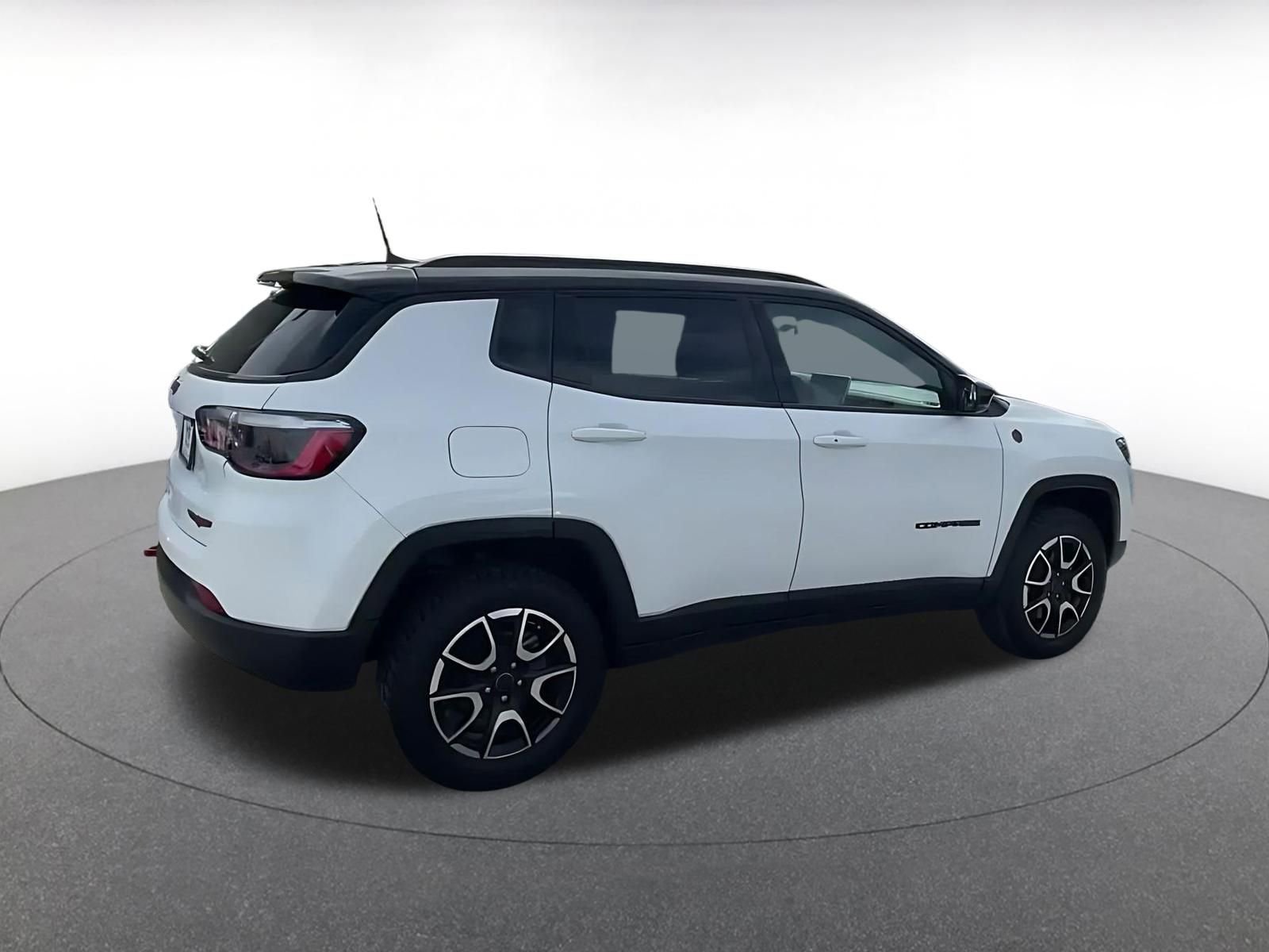 Used 2025 Jeep Compass Trailhawk AWD/4WD image 15