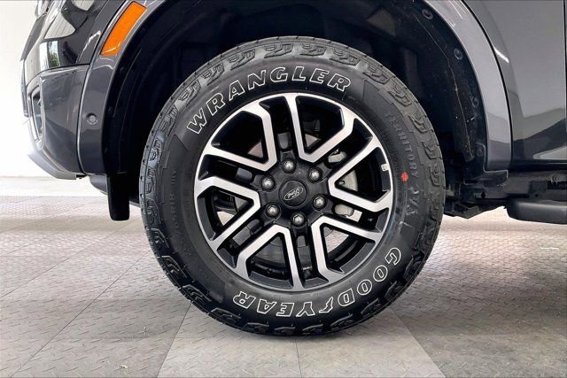 Used 2024 Ford Ranger Lariat w/ FX4 Off-Road Package image 8