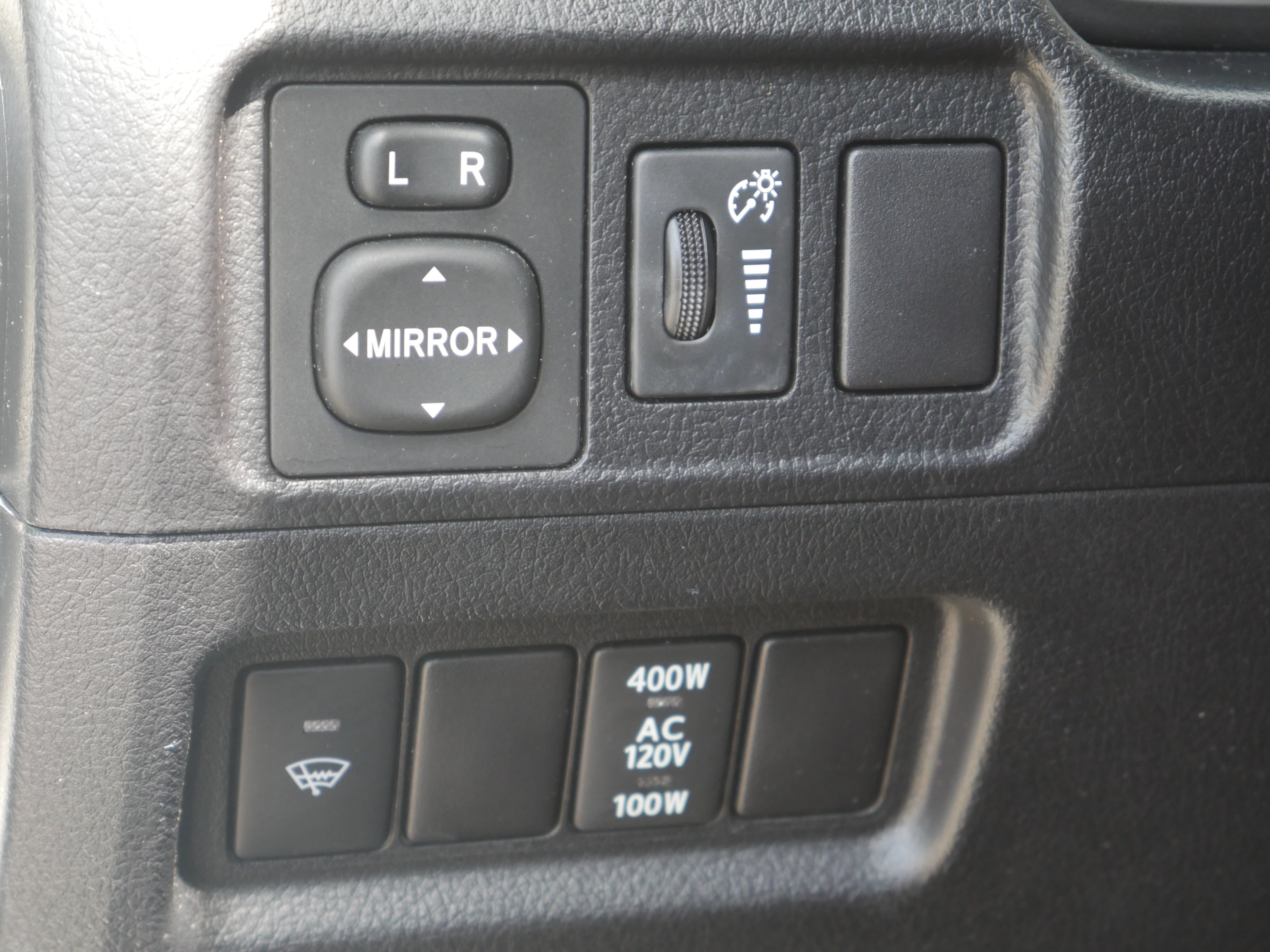 Used 2016 Toyota 4Runner SR5 AWD/4WD image 5