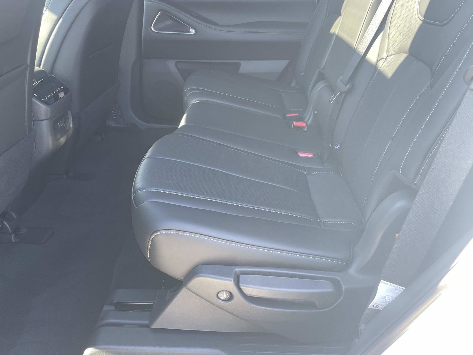 Certified 2025 INFINITI QX60 Luxe w/ Black Edition image 11