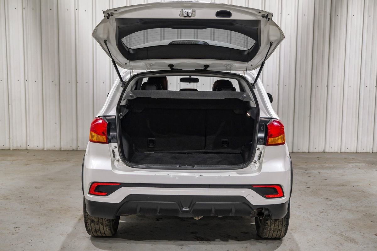Used 2018 Mitsubishi Outlander Sport SE FWD image 43