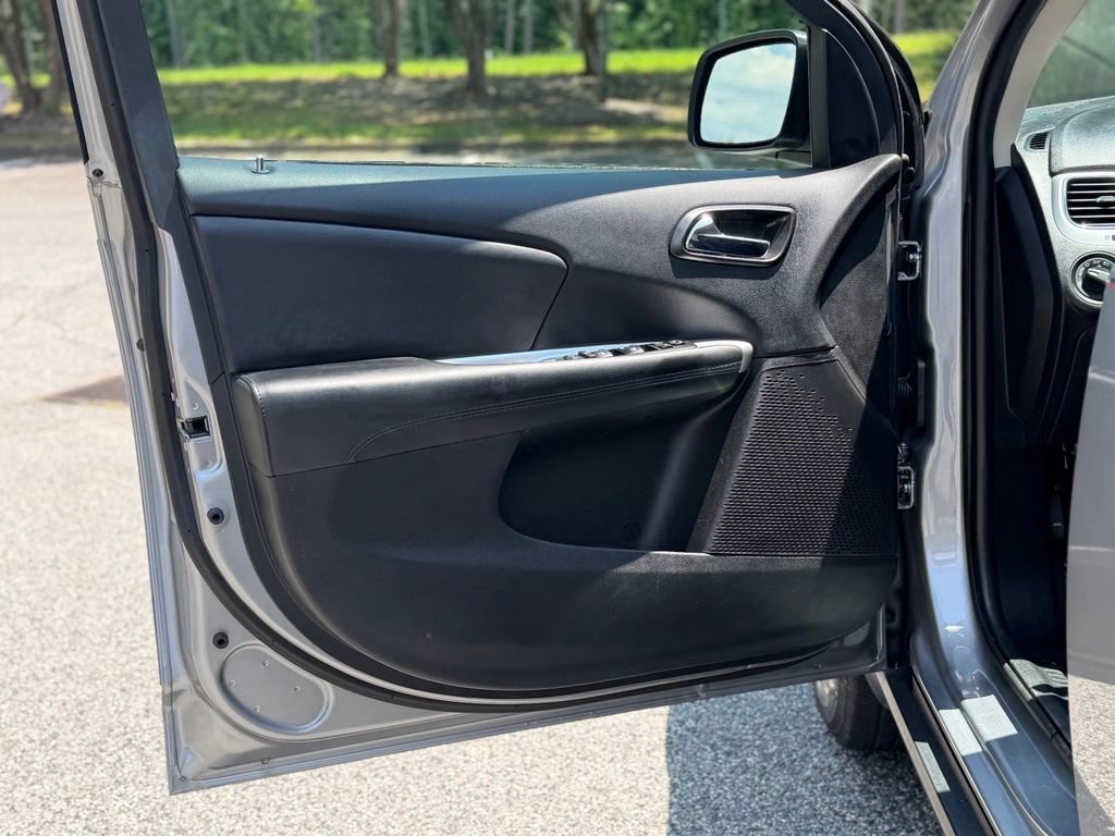 Used 2018 Dodge Journey SE w/ Blacktop Package FWD image 9