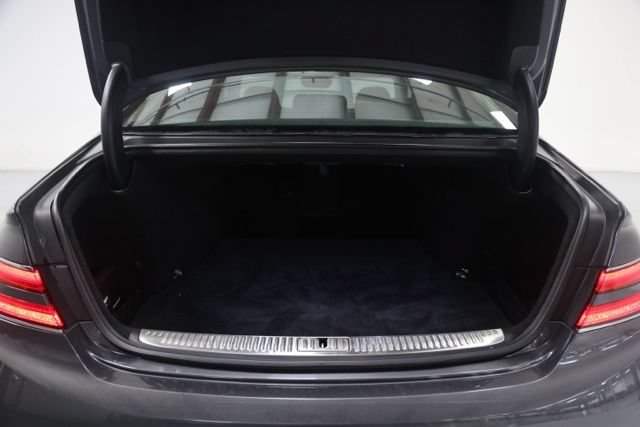 Used 2021 Genesis G90 3.3T Premium RWD image 16