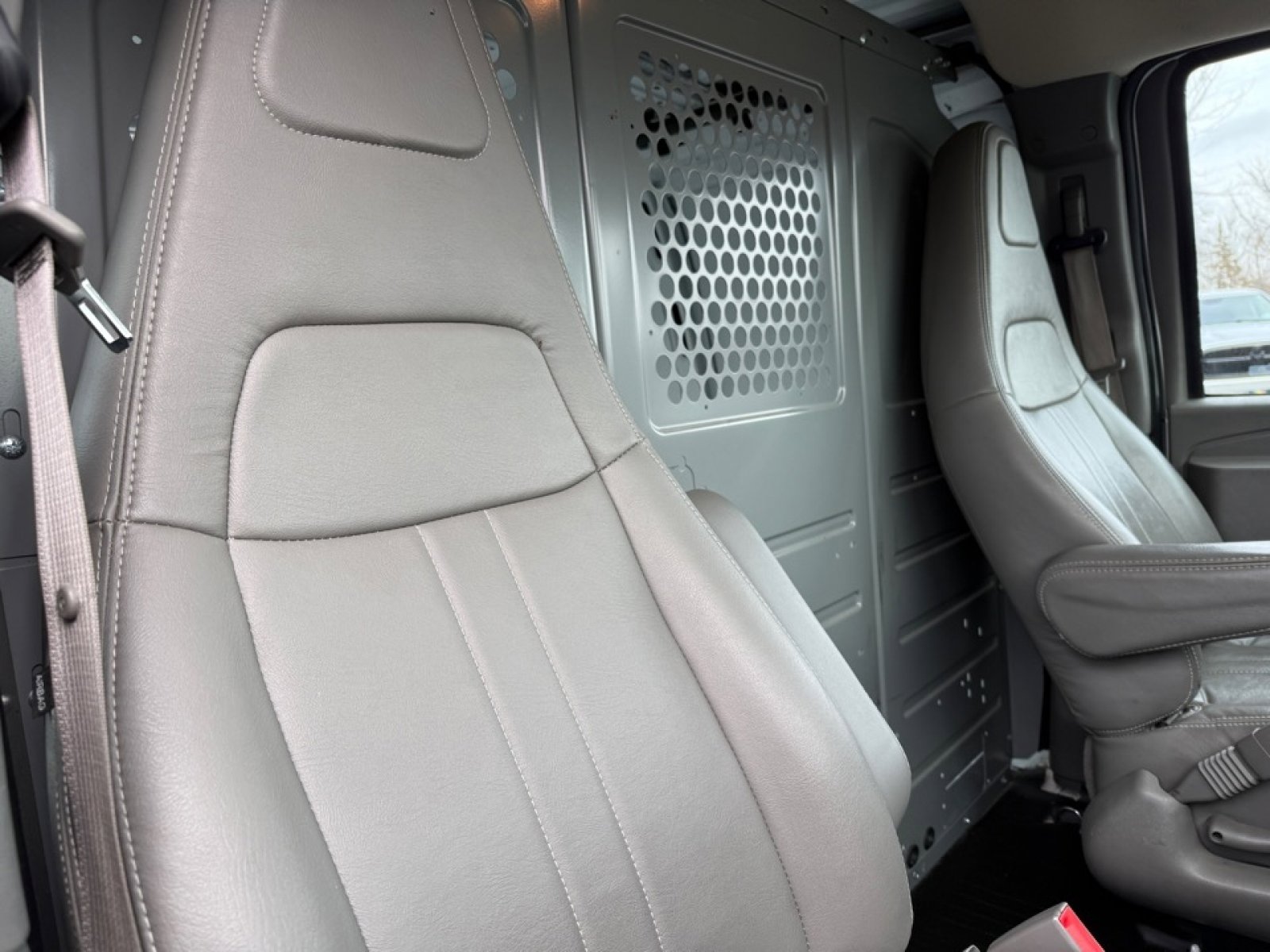 Used 2018 Chevrolet Express 2500 w/ Driver Convenience Package image 14