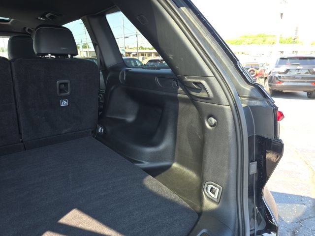 Used 2025 Jeep Grand Cherokee Altitude AWD/4WD image 32