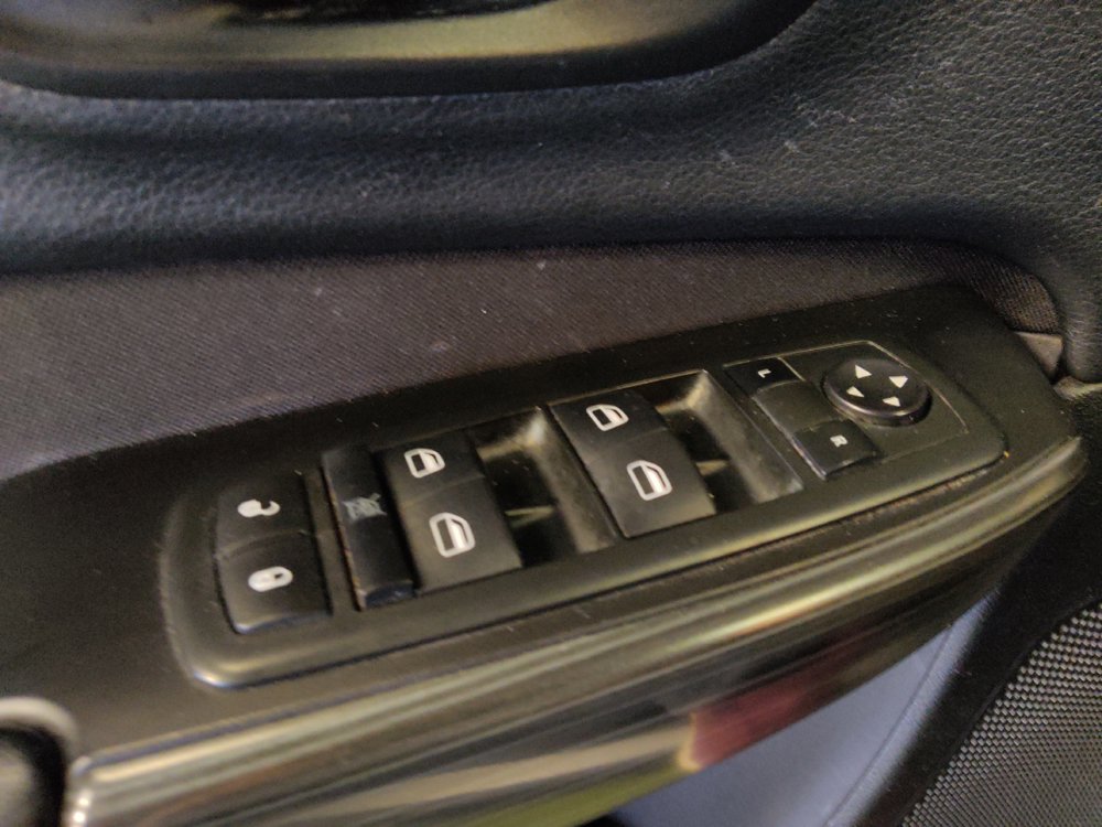 Used 2015 Jeep Cherokee Sport FWD image 27