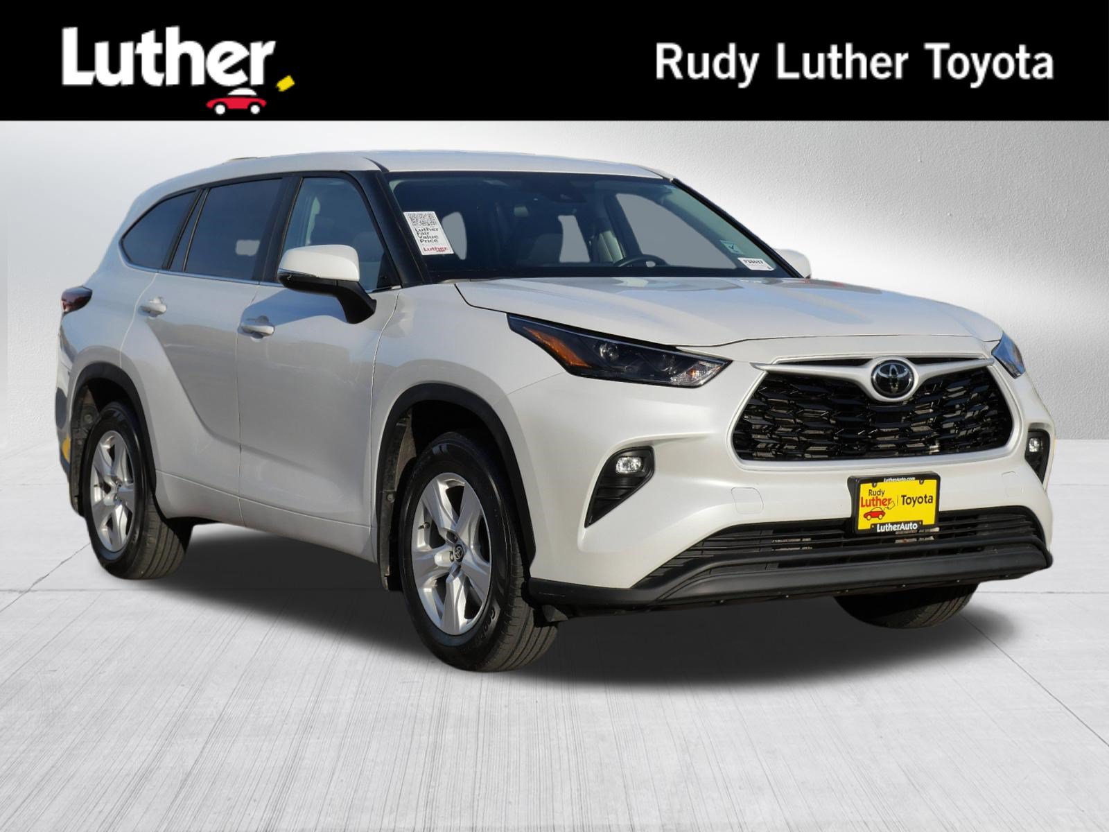 Used 2025 Toyota Highlander LE AWD/4WD image 1
