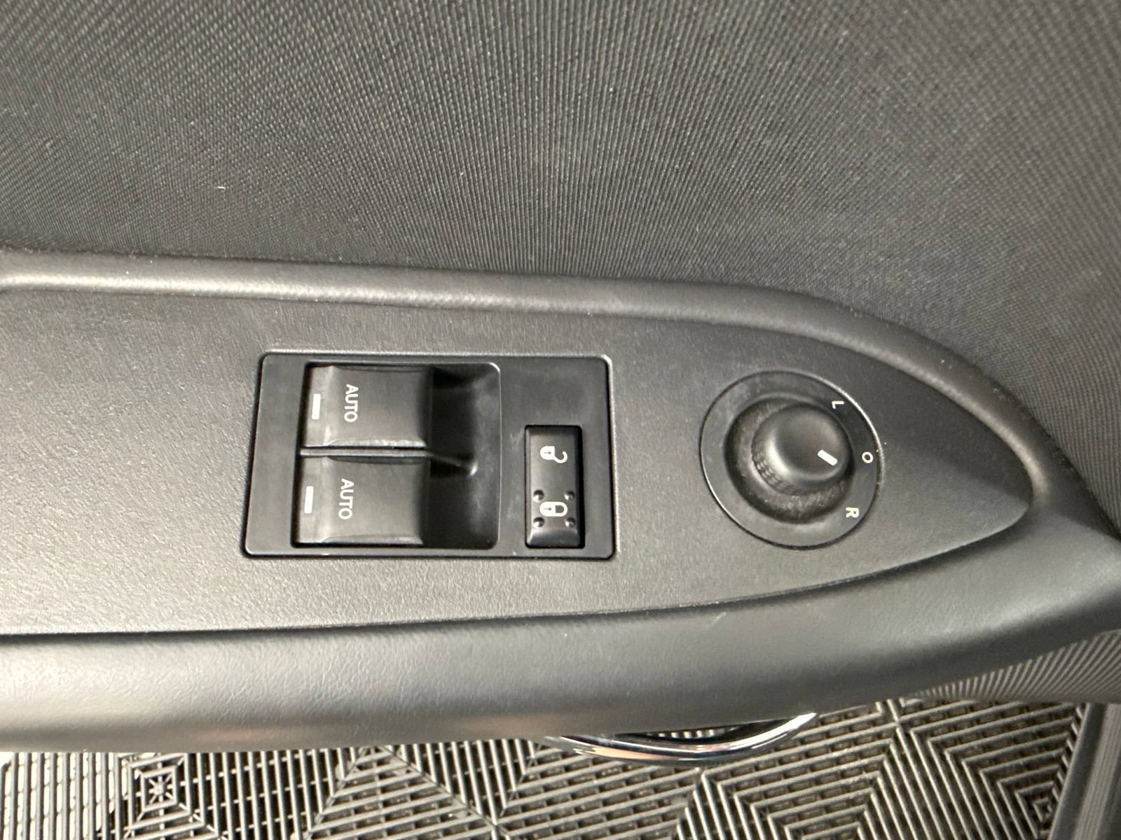 Used 2010 Dodge Challenger SE RWD image 11