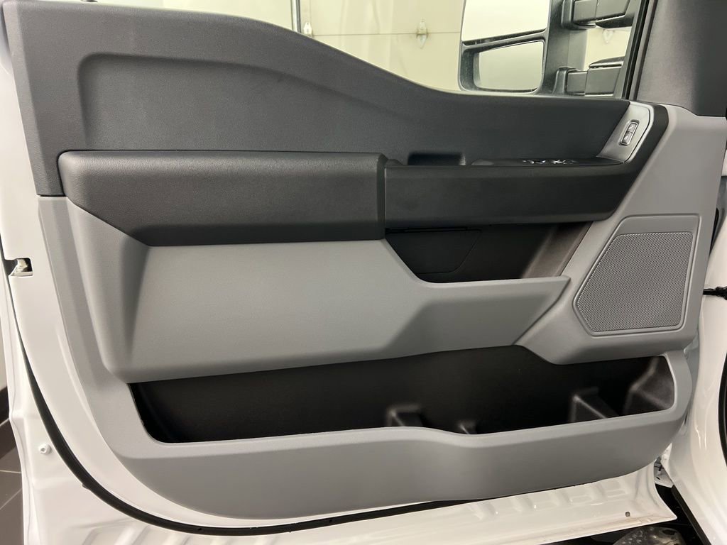 New 2025 Ford F550 4x4 Regular Cab Super Duty image 24