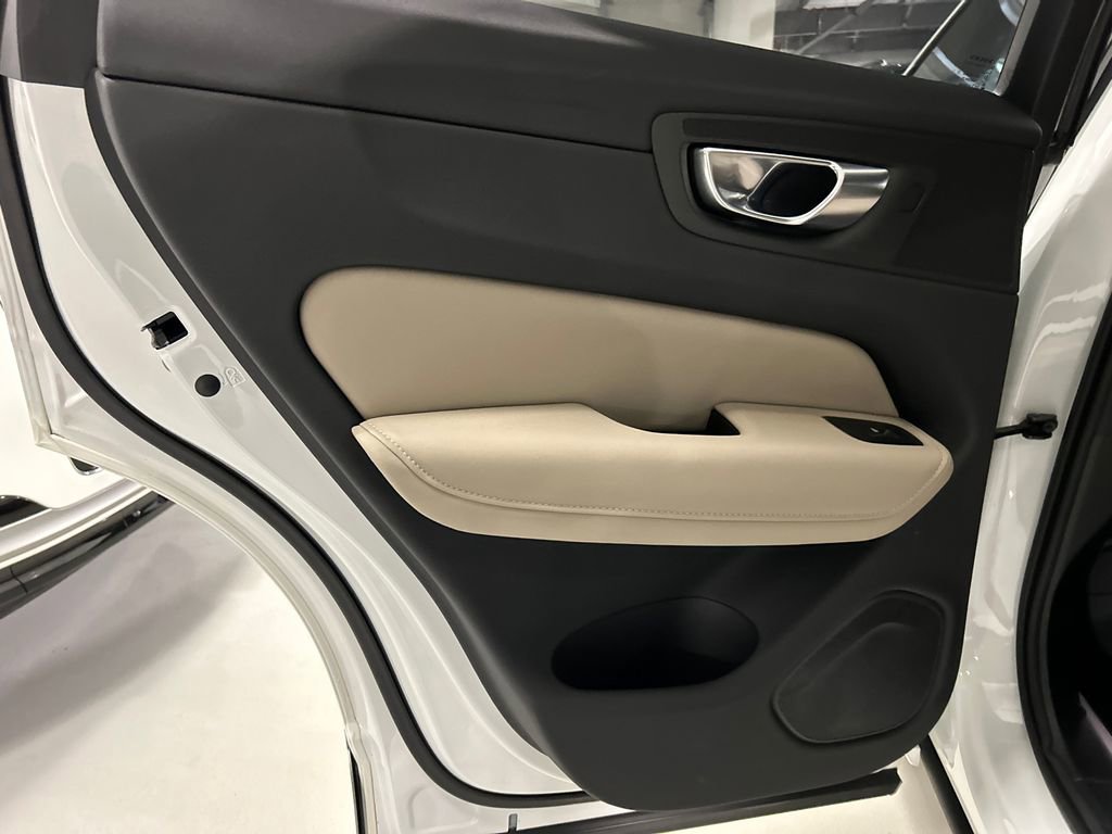 Used 2026 Volvo XC60 B5 Plus w/ Protection Package Premier AWD/4WD image 21