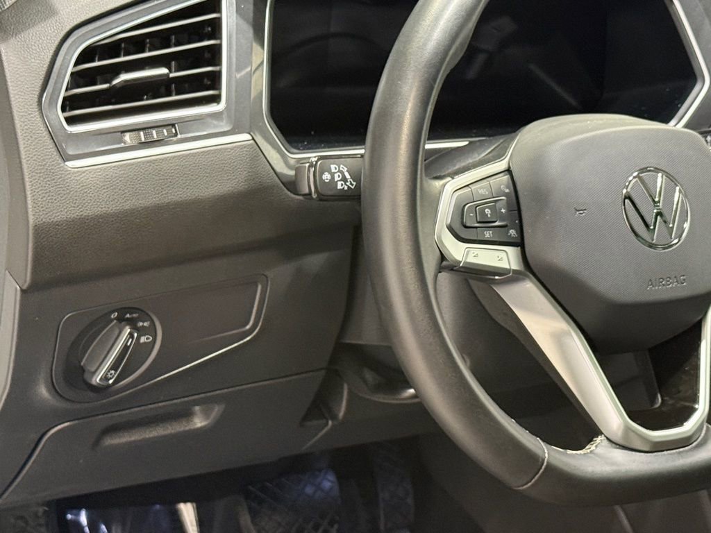 Used 2024 Volkswagen Tiguan SE image 15