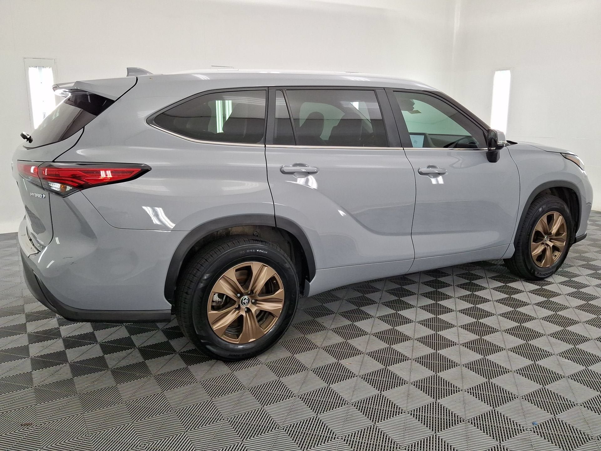 Used 2023 Toyota Highlander Bronze Edition FWD image 26