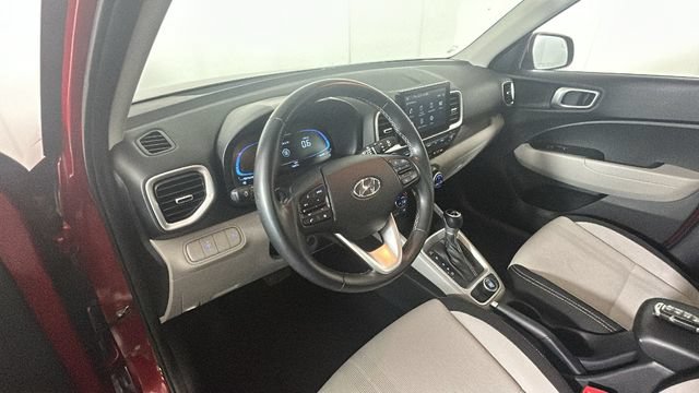 Used 2025 Hyundai Venue SEL FWD image 12