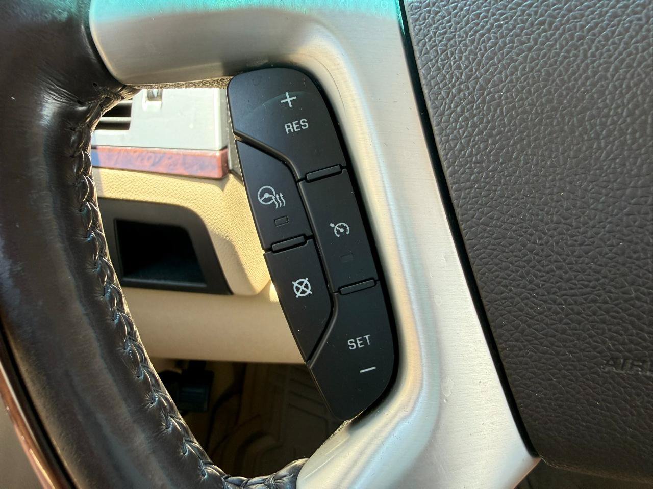 Used 2011 Cadillac Escalade Premium AWD/4WD image 32