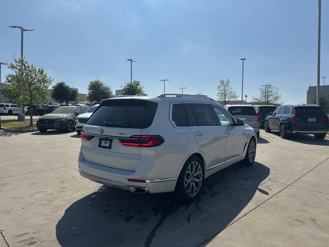 Used 2025 BMW X7 xDrive40i w/ Climate Comfort Package image 5