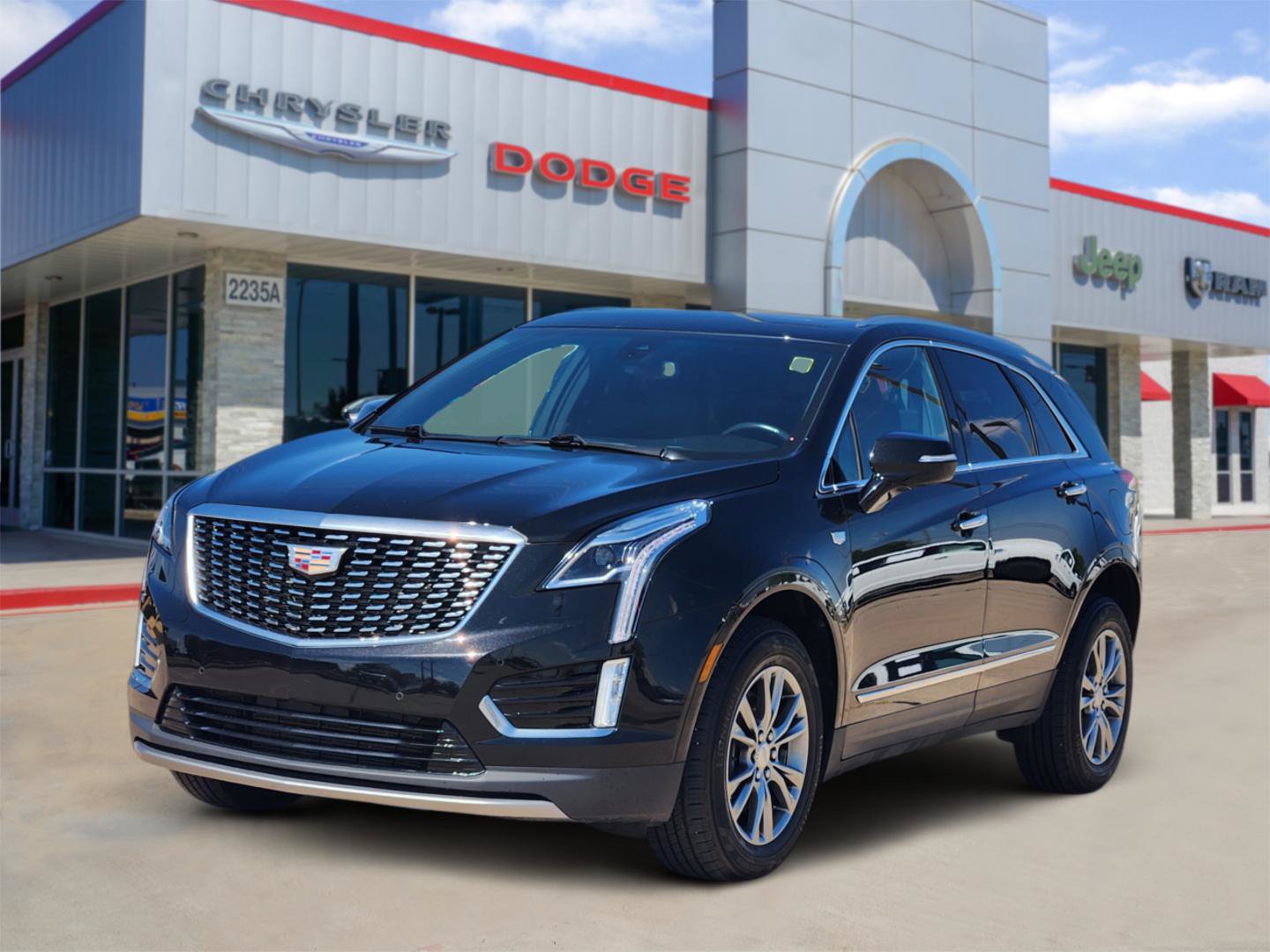 Used 2022 Cadillac XT5 Premium Luxury w/ LPO, Floor Liner Package AWD/4WD image 2