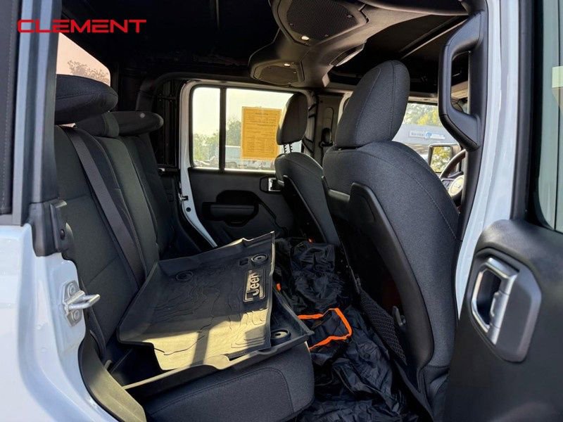 Used 2024 Jeep Gladiator Rubicon w/ Convenience Group image 12