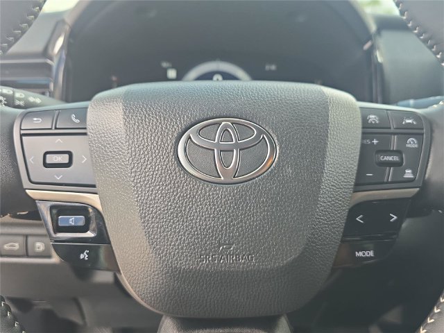 Used 2025 Toyota Camry SE w/ Convenience Package FWD image 21