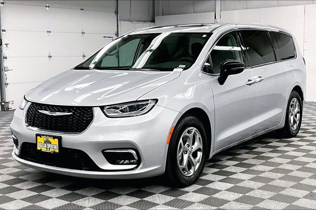 Used 2024 Chrysler Pacifica Limited image 12