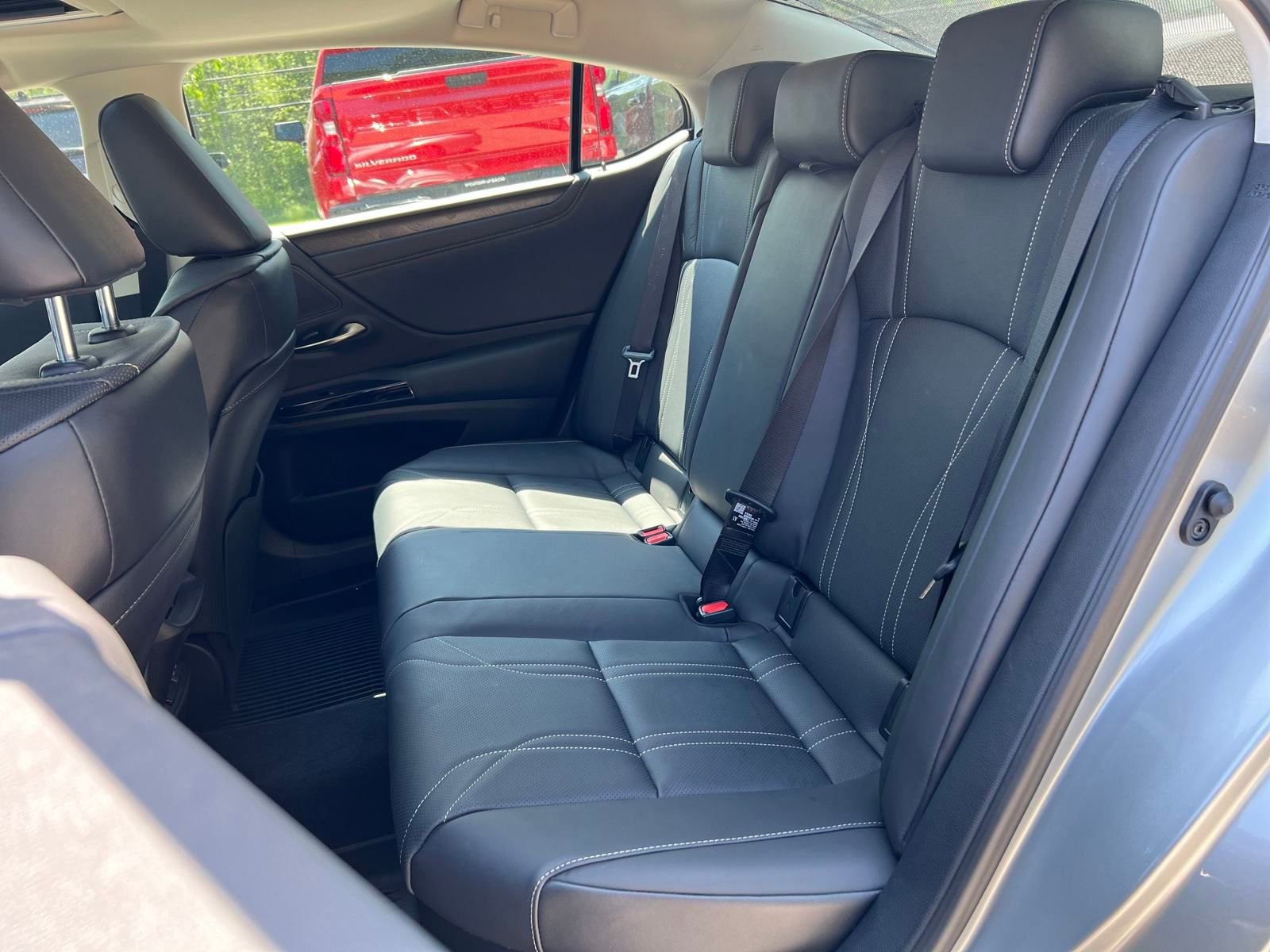 Used 2025 Lexus ES 300h w/ Technology Package image 20