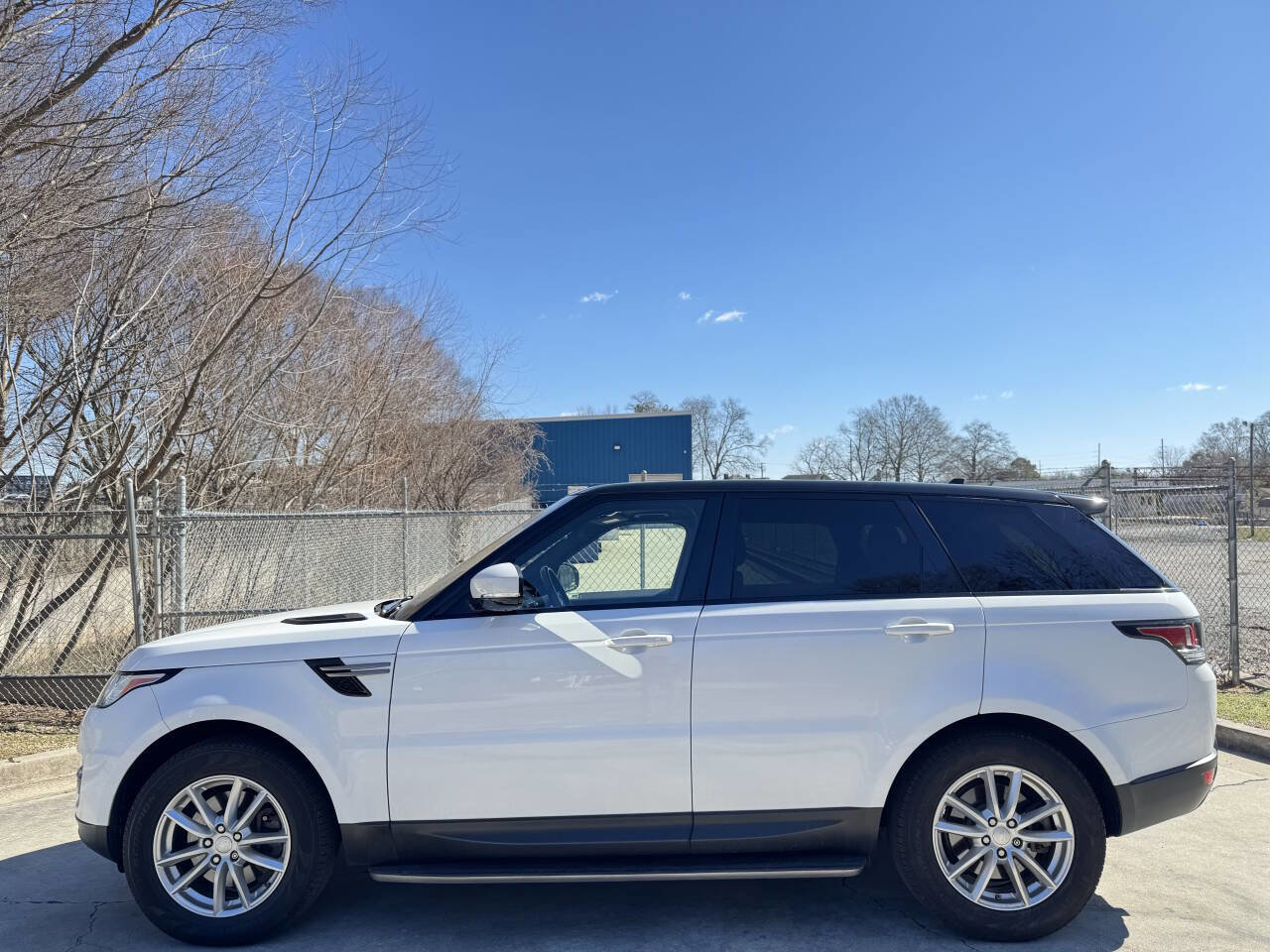 Used 2016 Land Rover Range Rover Sport SE image 4