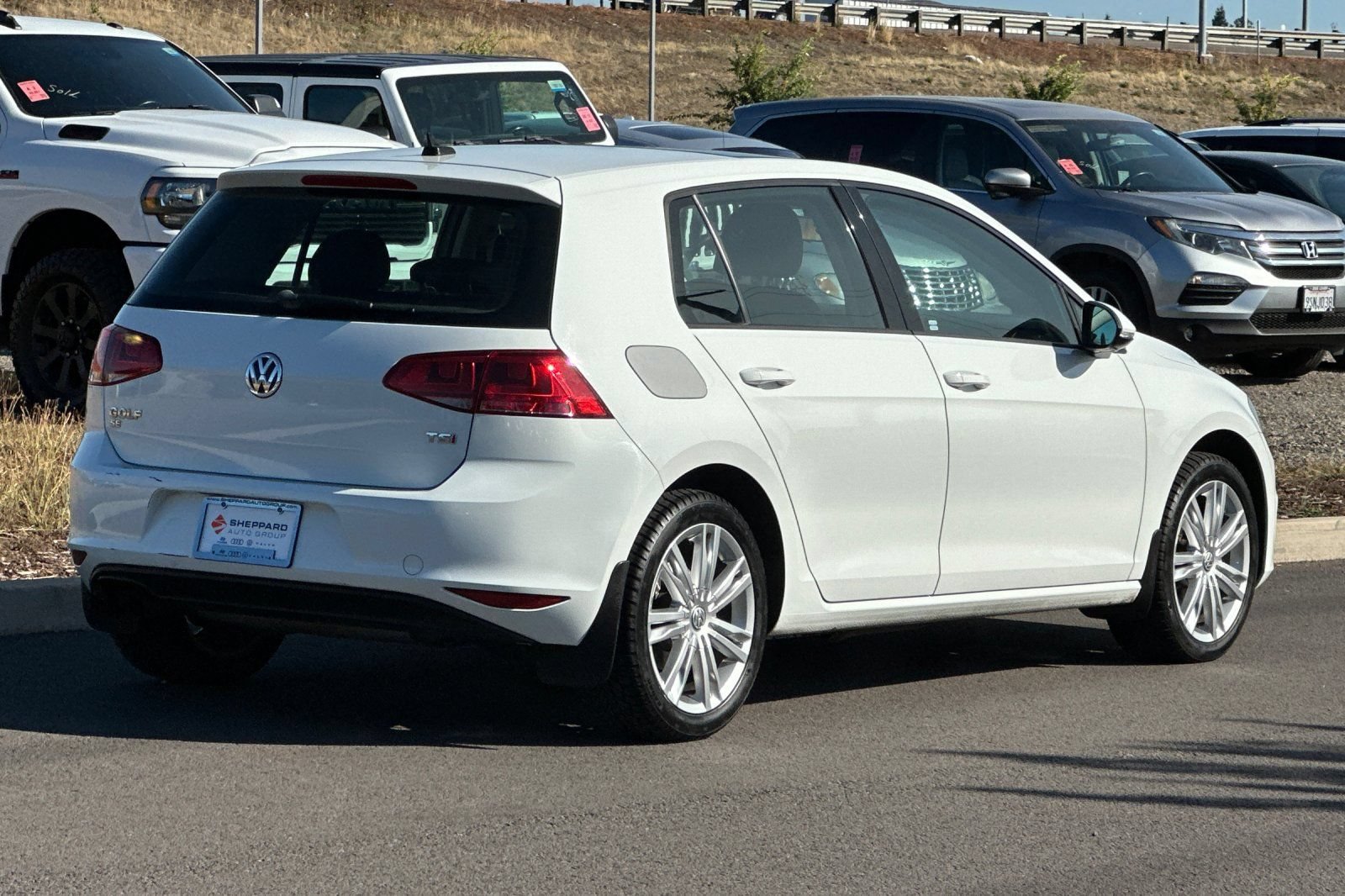 Used 2016 Volkswagen Golf SE FWD image 3