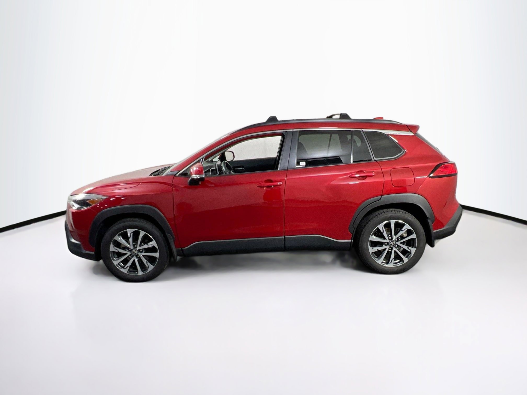 Used 2022 Toyota Corolla Cross XLE w/ Convenience Package AWD/4WD image 8