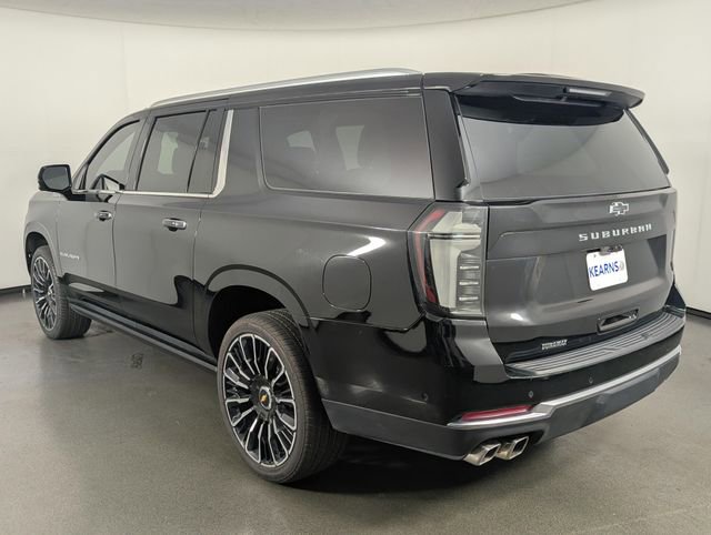 Used 2025 Chevrolet Suburban High Country AWD/4WD image 6