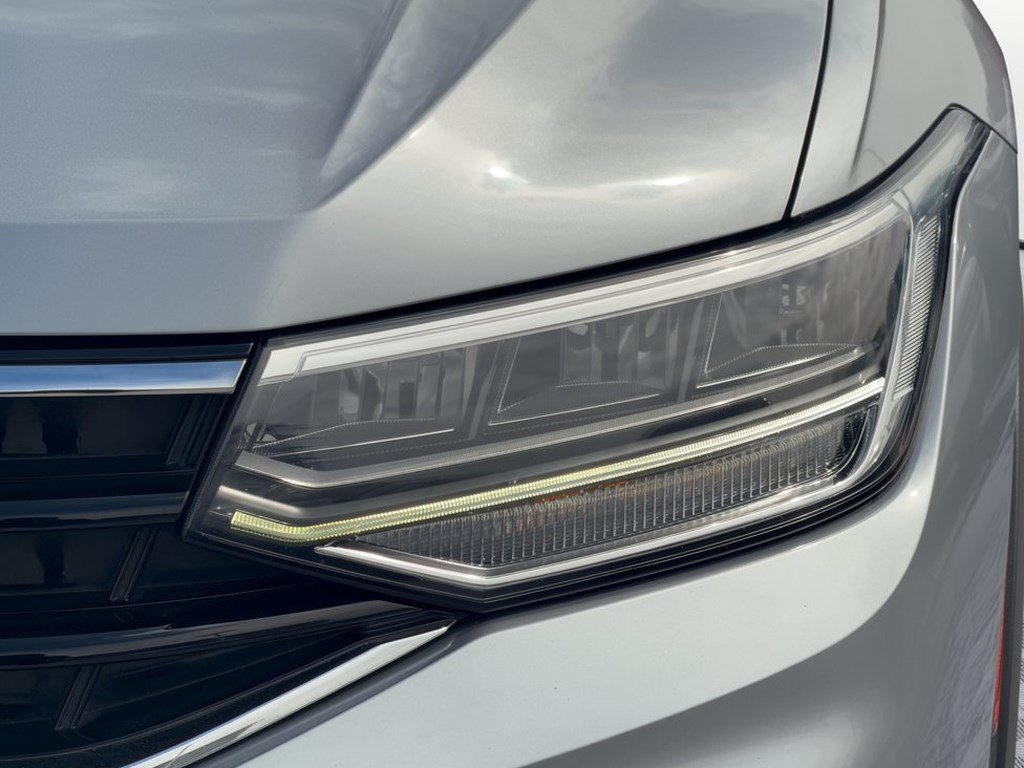 Used 2022 Volkswagen Tiguan SE R-Line FWD image 12