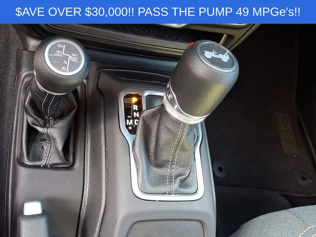 Used 2025 Jeep Wrangler Unlimited Sahara AWD/4WD image 17