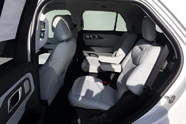 New 2026 Ford Explorer Platinum w/ LUX Leather Package image 19
