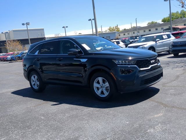 Used 2023 Kia Sorento LX image 4