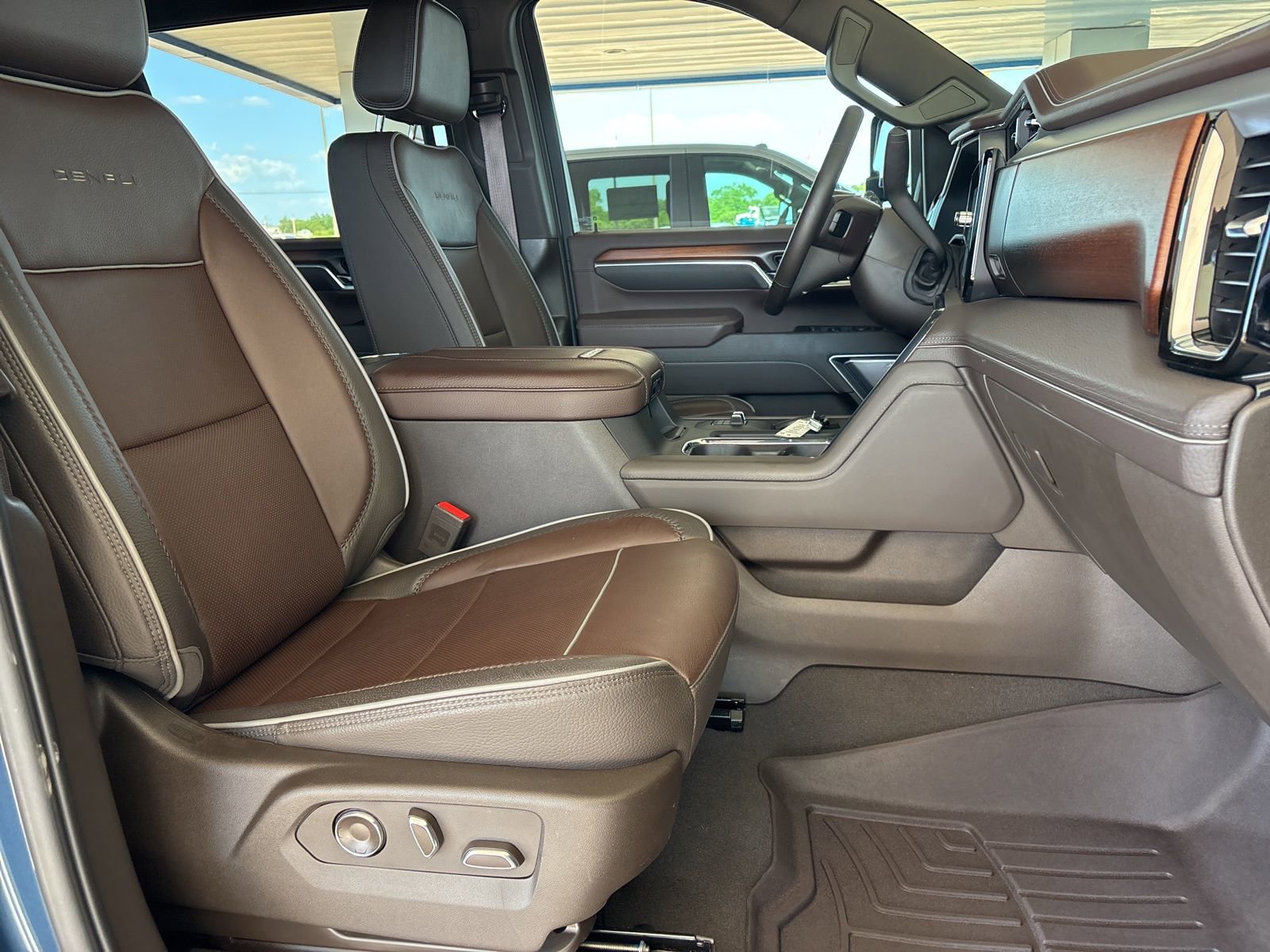 Used 2025 GMC Sierra 2500 Denali w/ Denali Reserve Package AWD/4WD image 21