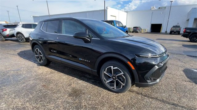 New 2026 Chevrolet Equinox EV LT image 3