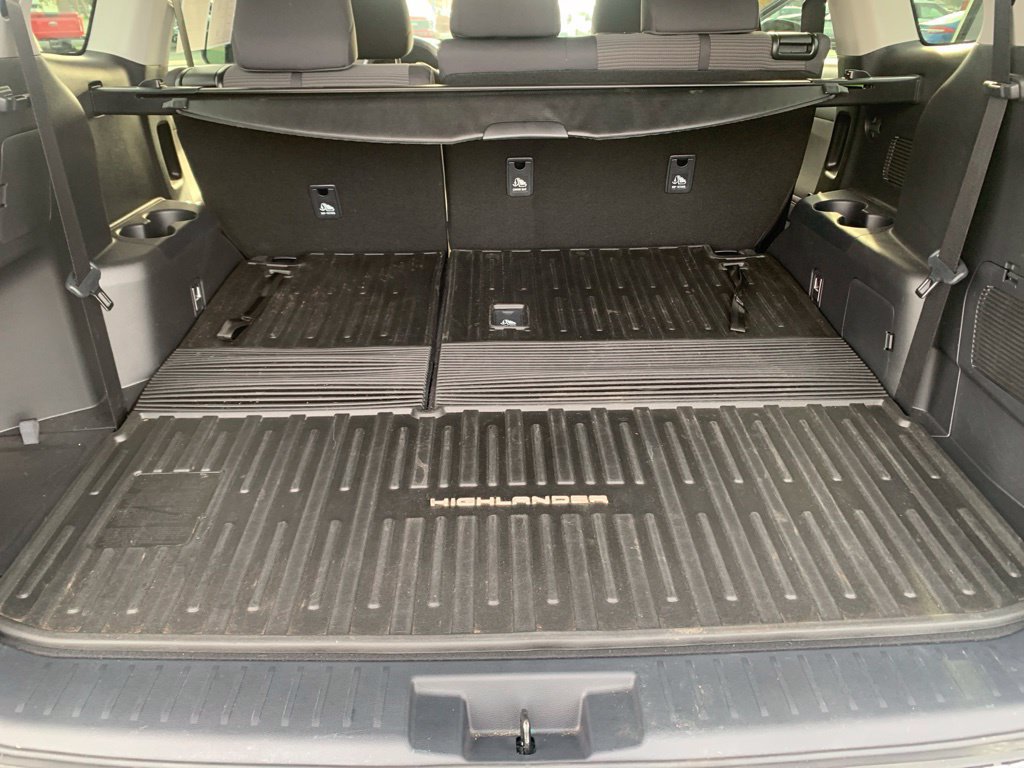 Used 2023 Toyota Highlander LE FWD image 33