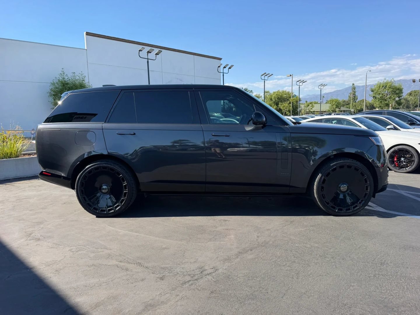 Used 2025 Land Rover Range Rover Long Wheelbase Autobiography AWD/4WD image 4