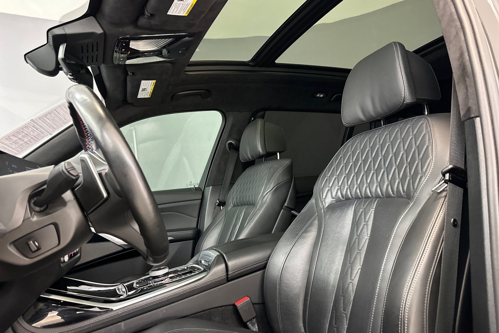 Certified 2025 BMW X7 M60i AWD/4WD image 15
