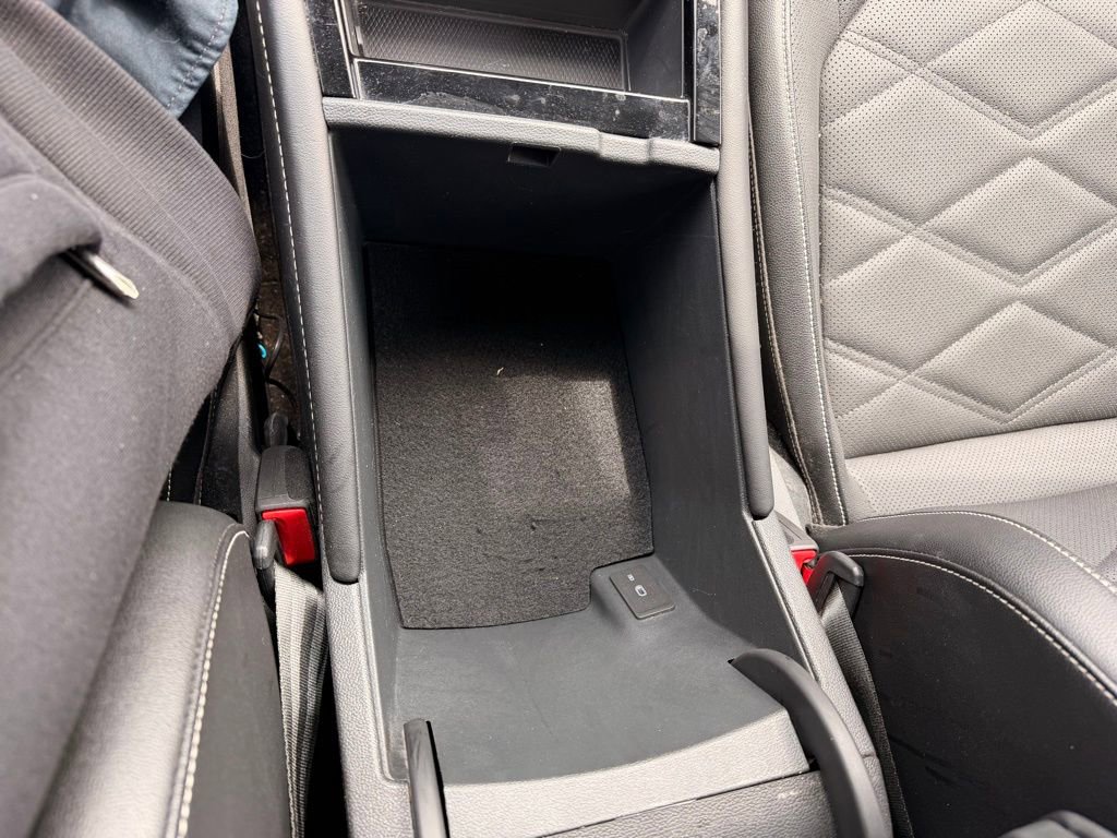 Used 2024 Volkswagen Atlas SE AWD/4WD image 17