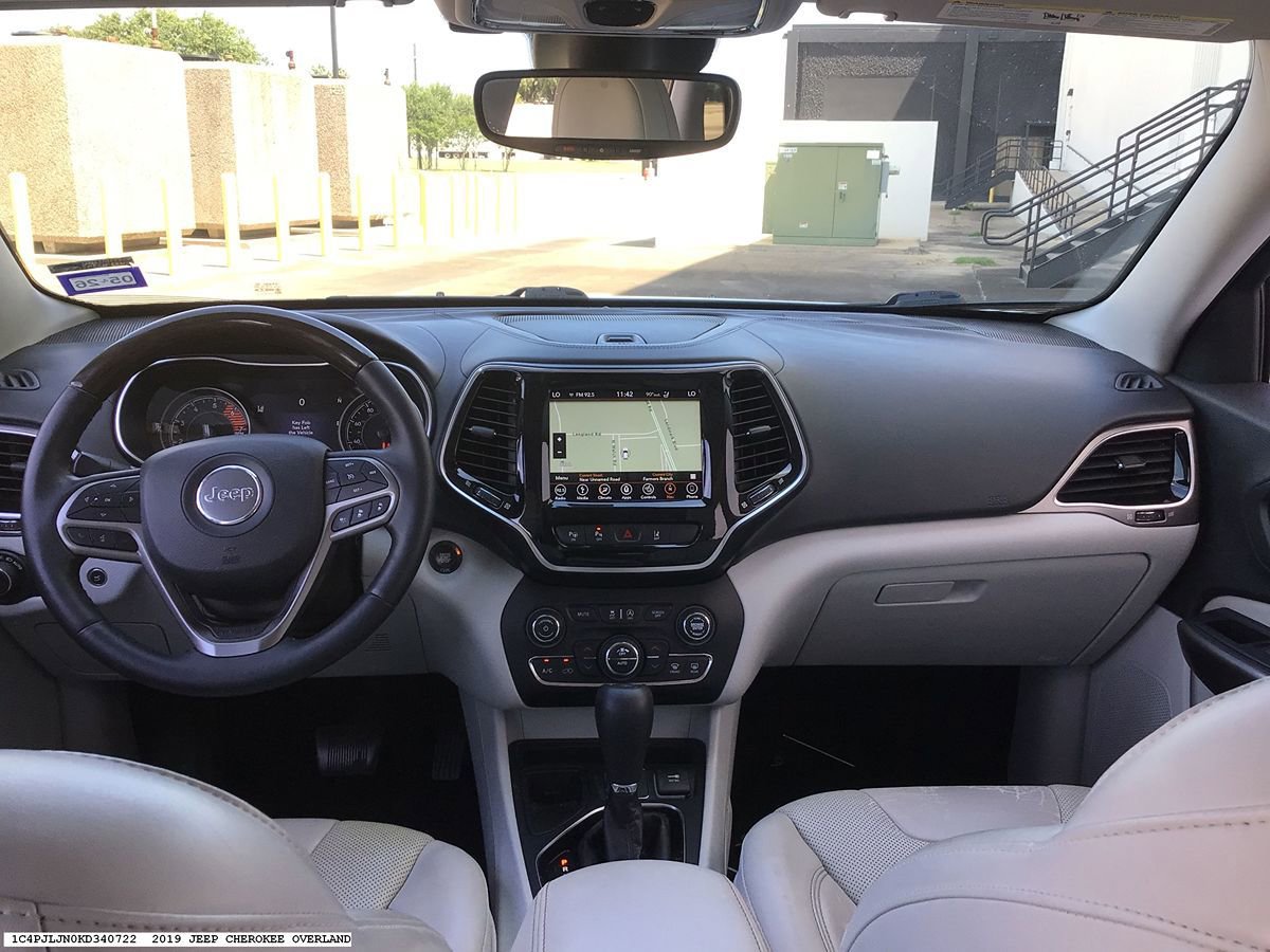 Used 2019 Jeep Cherokee Overland w/ Technology Group FWD image 11
