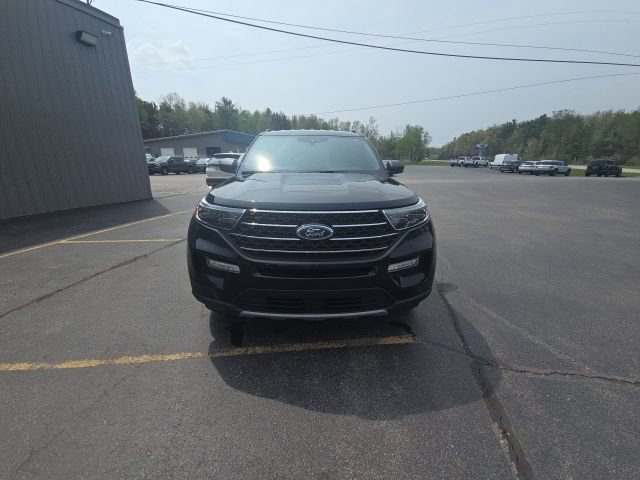 Used 2020 Ford Explorer XLT w/ Equipment Group 202A AWD/4WD image 9