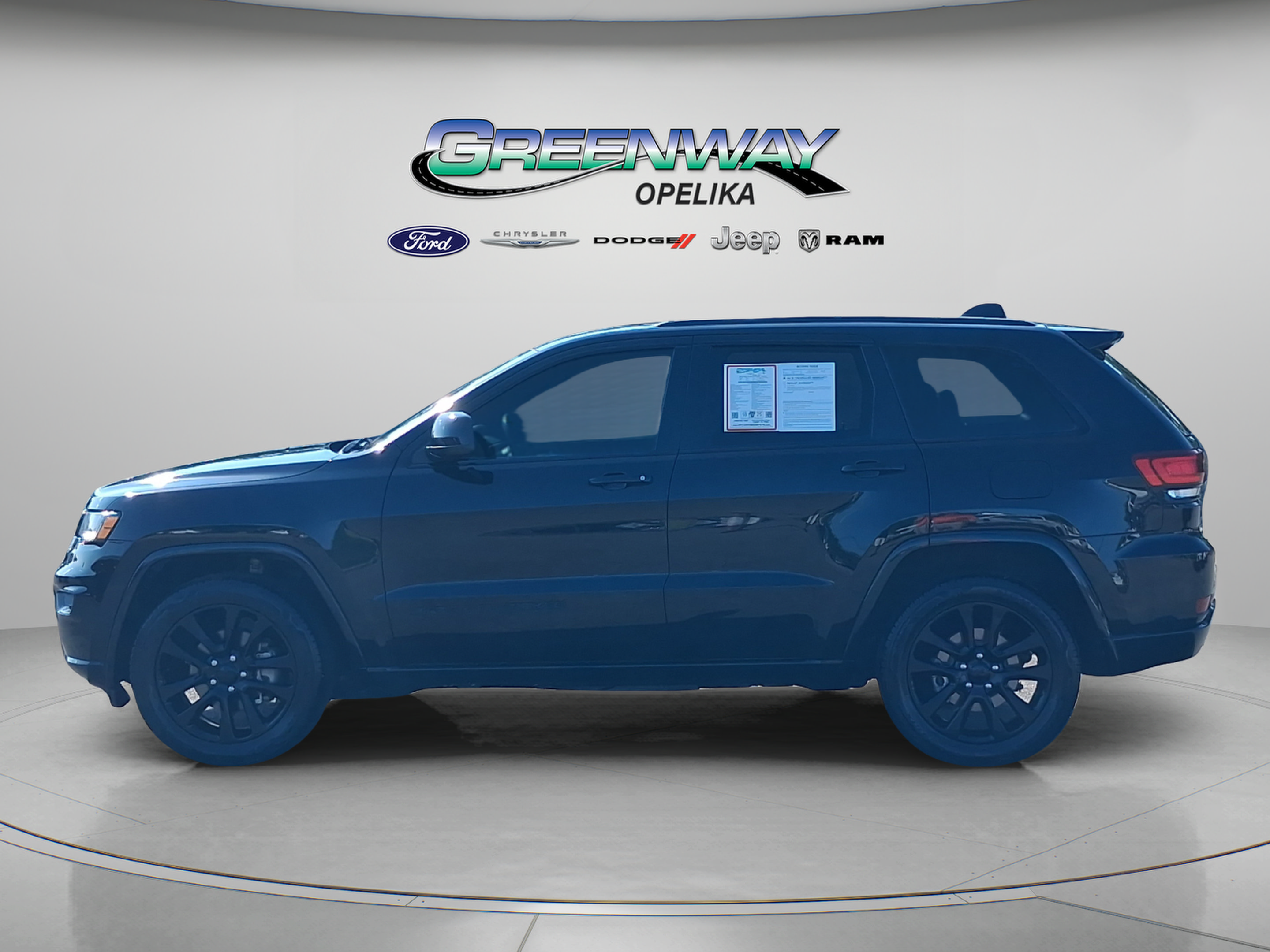 Used 2018 Jeep Grand Cherokee Altitude AWD/4WD image 4