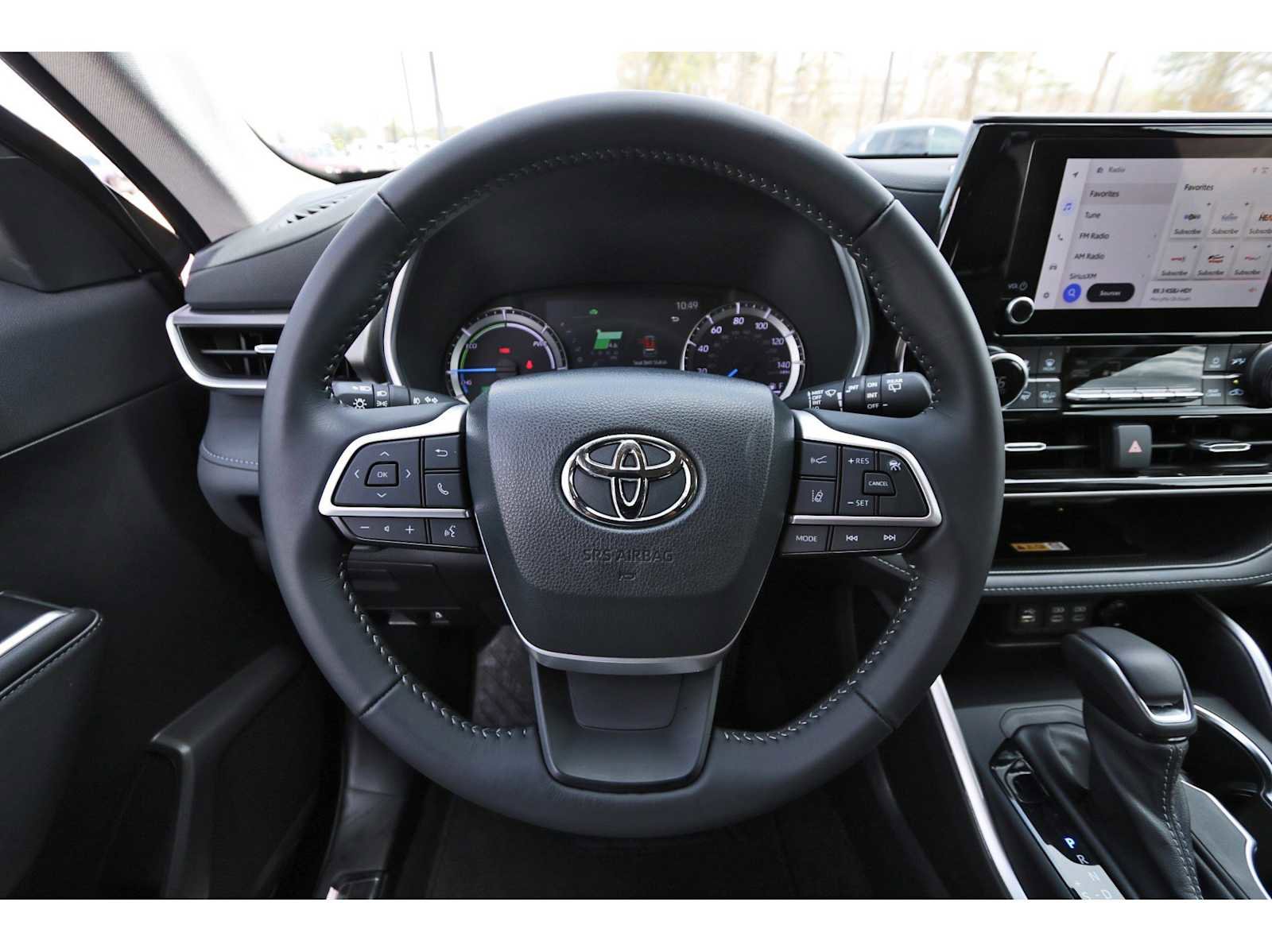 Used 2023 Toyota Highlander XLE image 14