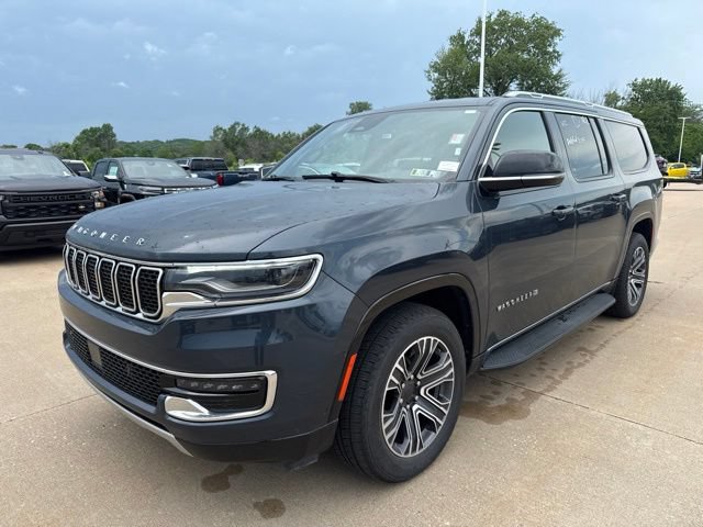 Used 2024 Jeep Wagoneer L Series II w/ Flexible Seating Group AWD/4WD image 7
